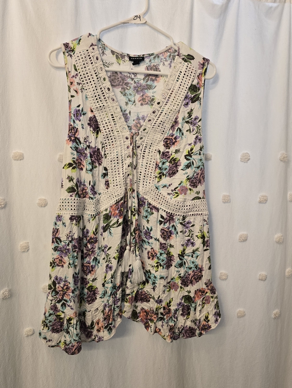 Torrid Size 2x White Floral Crochet-Trim Sleeveless Camisole Perfect For Spring
